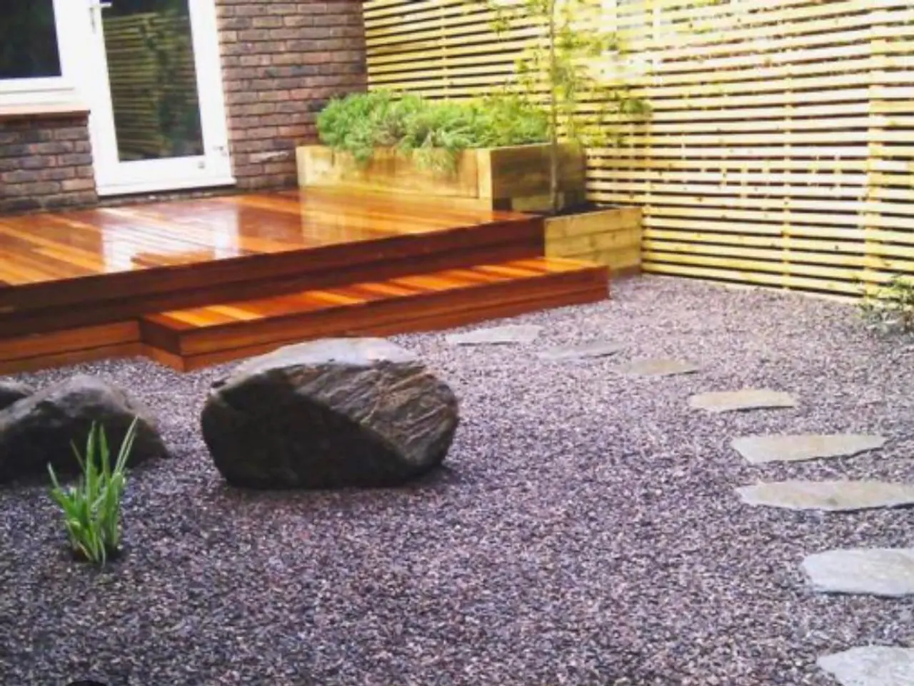 Example of decking work by Holmes Landscapes