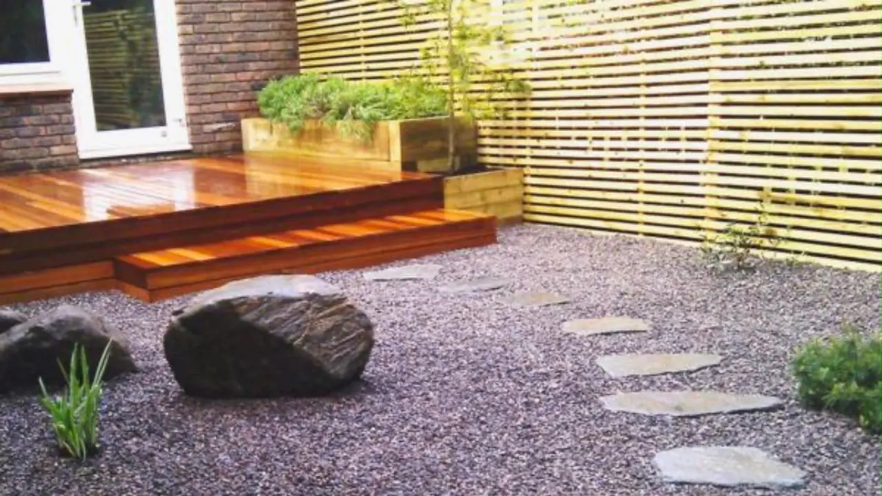 Decking by Holmes Landscapes