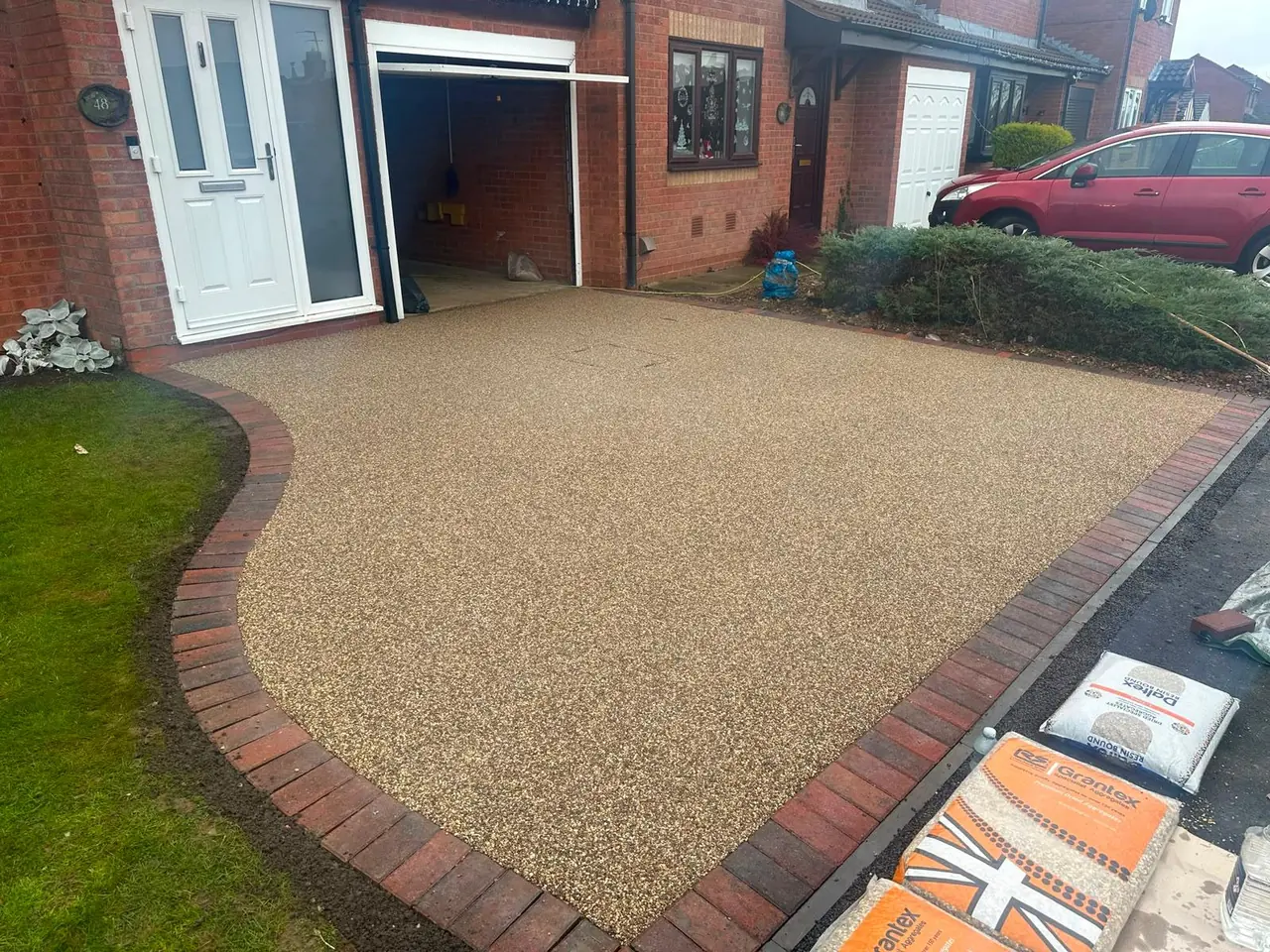 Example of resin bound driveways work by Holmes Landscapes
