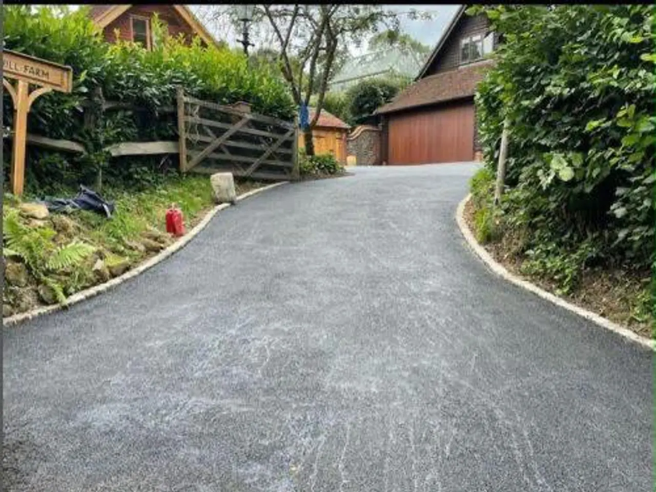 Example of tarmac driveways work by Holmes Landscapes